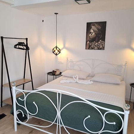 Ferienwohnung Studio Apartman Maris Zadar Exterior foto