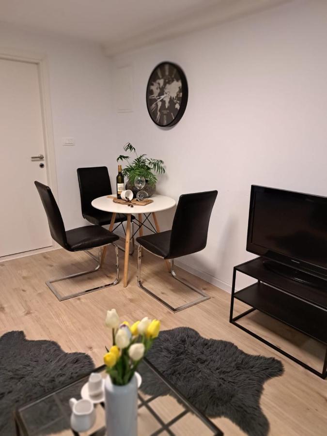 Ferienwohnung Studio Apartman Maris Zadar Exterior foto